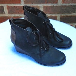 Cobb Hill Lucinda Booties Size 9